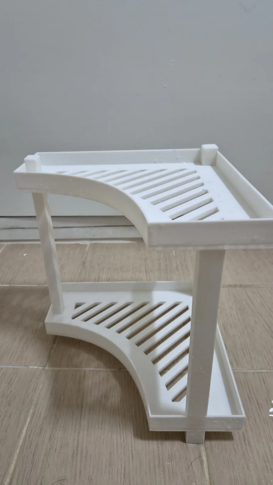 3D프린트 DIY 완성본 옆면. 위아래 칸과 기둥 세 개
